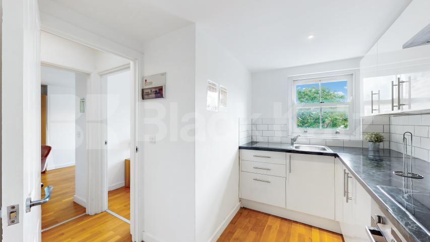 Refurbished Refurbished Two Bedroom Flat in Elegant Period Conversion Rochester Road, Camden